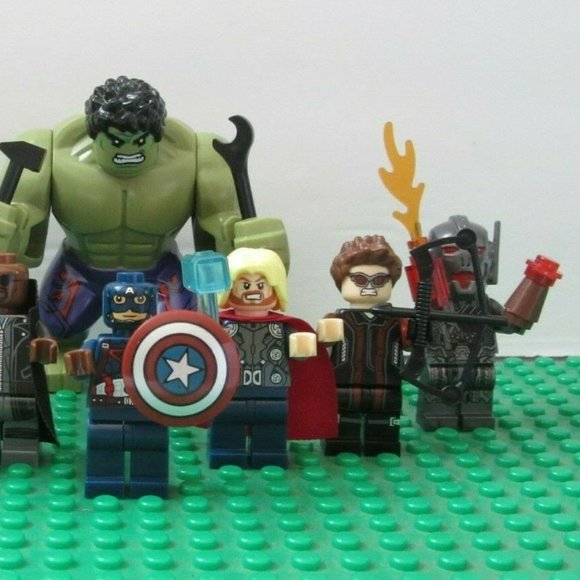 Avengers Lego sized mini figures team set - Picture 3 of 3